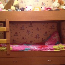 Детскую  двухярустную кроватку