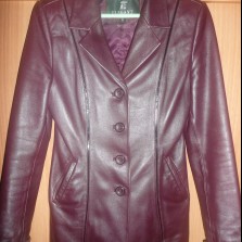 Продается женский приталенный кожаный пиджак 