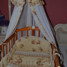 Кроватка, матрасик кокосовый, постельныйкомплект, защита, балдахин