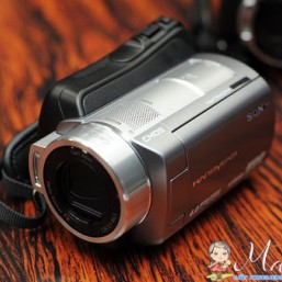 Продам видеокамеру Sony Handycam DCR-SR220 