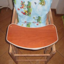 Деревянный стульчик-трансформер для кормления малыша