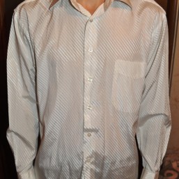 Мужская белая  рубашки размер С-М на выпускной  дешево