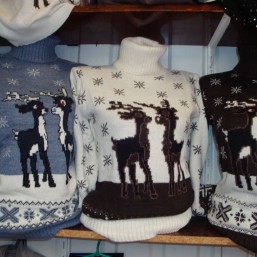 Женская оджеда, Женский свитер с оленями