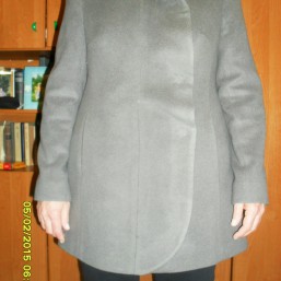 Продаю демисезонное женское пальто
