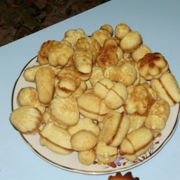 Орешки со сгущенкой, блинчики, вареники, печенье