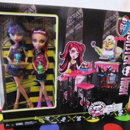 Набор Monster High Creepteria с куклами Cleo de Nile и Howleen Wolf