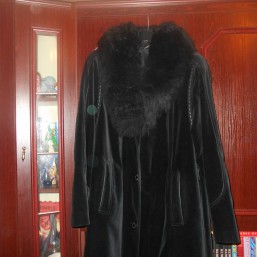 Шикарное пальто с воротником ламы
