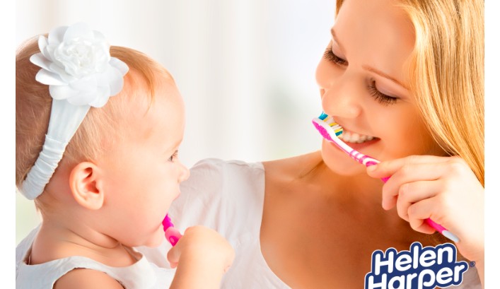 Как чистить первые зубки?
