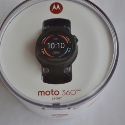 Продам смарт часы  Motorola Moto 360 2nd Gen Sport Новые. Запечатанные.