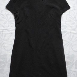 черное платье с белым воротником F&F