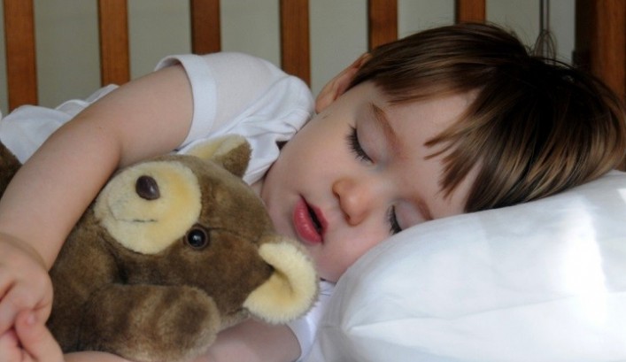 Почему детям  важно ложиться спать вовремя?