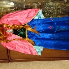Новогодний карнавальный костюм платье Анны с накидкой и париком 