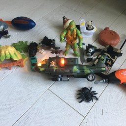 Лот игрушек для мальчика, вертолёт, черепашки ниндзя, паук,Макдональдс. Вертолет и дрель рабочая, в вертолете батарейки стоят