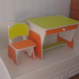 Детский столик и стульчик с регулировкой высоты. Цвет лайм/ оранж.