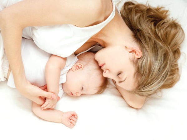 Новорожденный ребенок вздрагивает во сне комаровский
