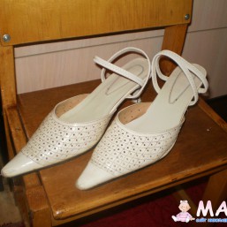 Босоножки светлые. Снизила цену!