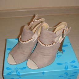 Замшевые босоножки 37 размера