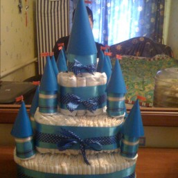 Замок из памперсов