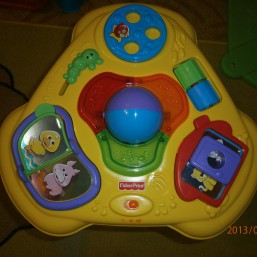Развивающий столик Fisher-Price. ПРОДАНО.