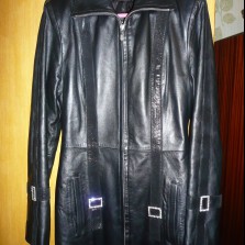 Продается демисезонный кожаный женский плащ. 