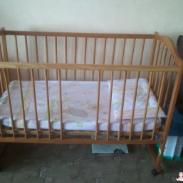 Детская кроватка