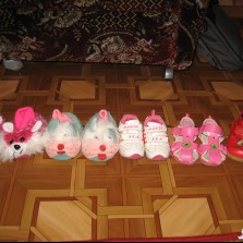 наша обувочка:ботинки,кроссовки, сандалии(босоножки),тапочки