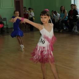 Продаю платье для бальных танцев