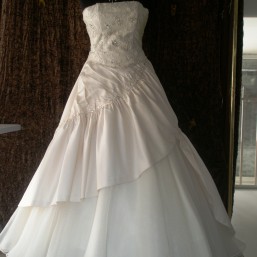 Кремовые свадебные платья