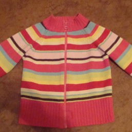 Кофточка на змейке очень симпатичная!!!на 1,5-2,5 годика