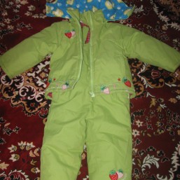 зеленый зимний комбинезон
