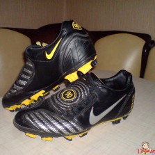 Футбольные кроссовки Nike Total90 (фирменные). Размер 40 