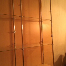 Продаю зеркальную витрину для магазина в полцены! 