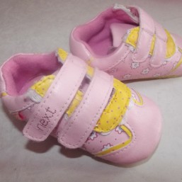 фирменные кроссовочки Next 