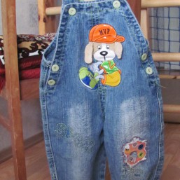 Продаю джинсовый комбинезон