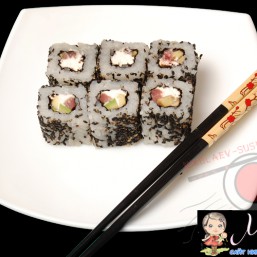 Ролл с тунцом