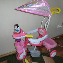 велосипед трехколесный Дисней (пускает мыльные пузыри)