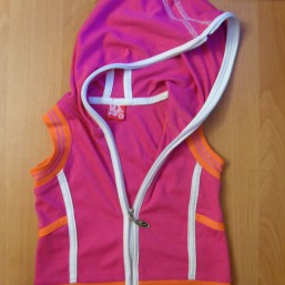 костюмчики на девочку