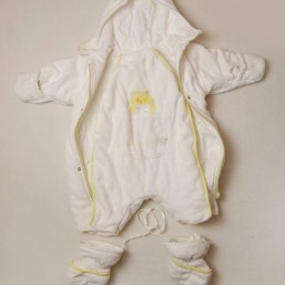 Продаю белый комбинезон Morese от рождения до 3 мес