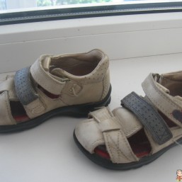 Продам босоножки ecco по стельке р. 22