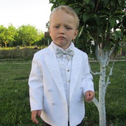 Платья и костюмы для торжеств 