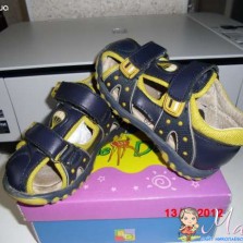 Босоножки 23размера.