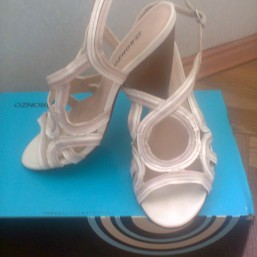 Босоножки женские