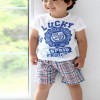 Костюм на мальчика футболка и шорты в клетку.