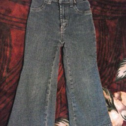 стрейчевые джинсы на девочку