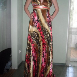 Шикарное платье.сумочка в подарок!!!одевалось 1 раз