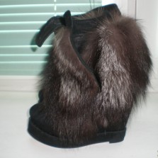 Женские замшевые сапожки с натуральным мехом 