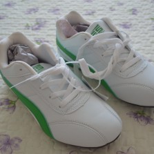 Кроссовки женские