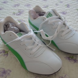 Кроссовки женские