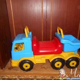 Машинка большая для катания от 1 года