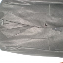 Продам костюм тройку  на мальчика 7-8 лет